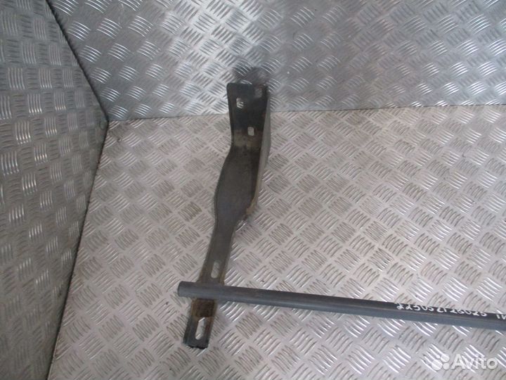 Кронштейн спойлера Iveco 504024526