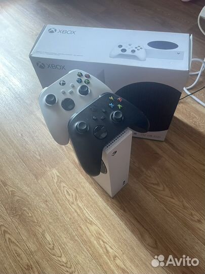 Xbox series s 2 геймпада