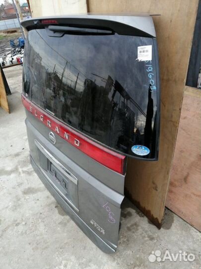 Дверь багажника Nissan Elgrand E51