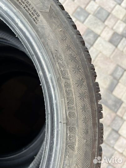 Lassa Snoways 4 225/45 R18