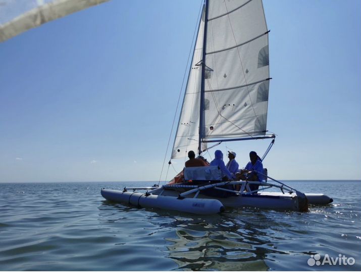 Парусный тримаран