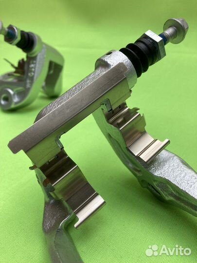 Nissan Tiida LADA Vesta Largus тормозной суппорт