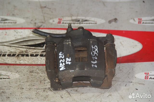 Суппорт перед право c Toyota Raum NCZ20 1NZ-FE