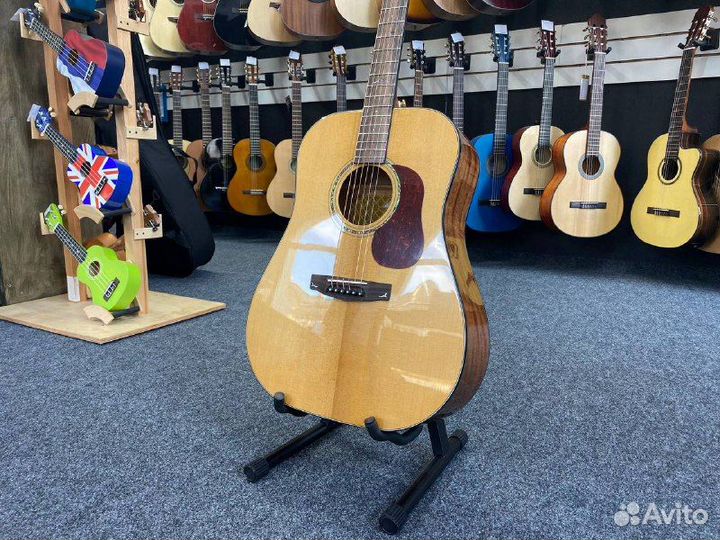 Гитара полностью из массива