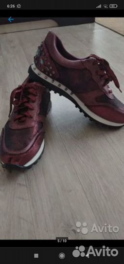 Кроссовки женские