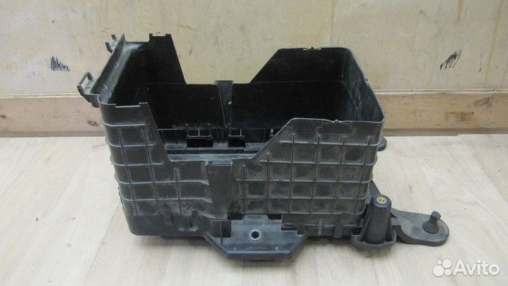 Крепление аккумулятора (корпус, подставка) Volkswa