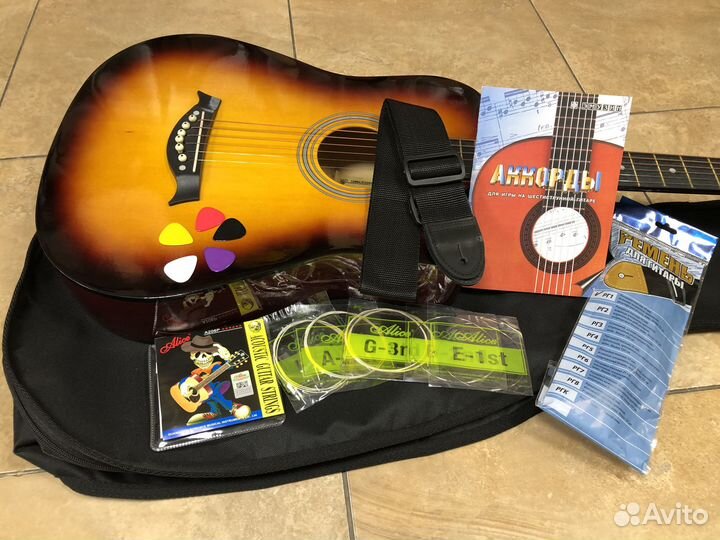 Гитара с комплектом для начинающего