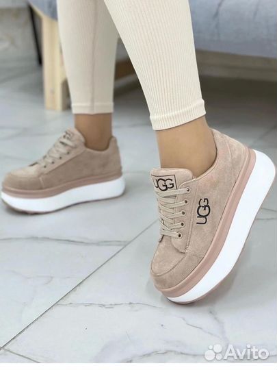 Женские кроссовки