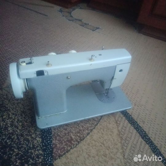 Швейная машина Подольск 142