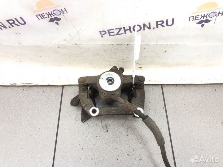 Суппорт тормозной задний правый Audi A4 седан 2.0