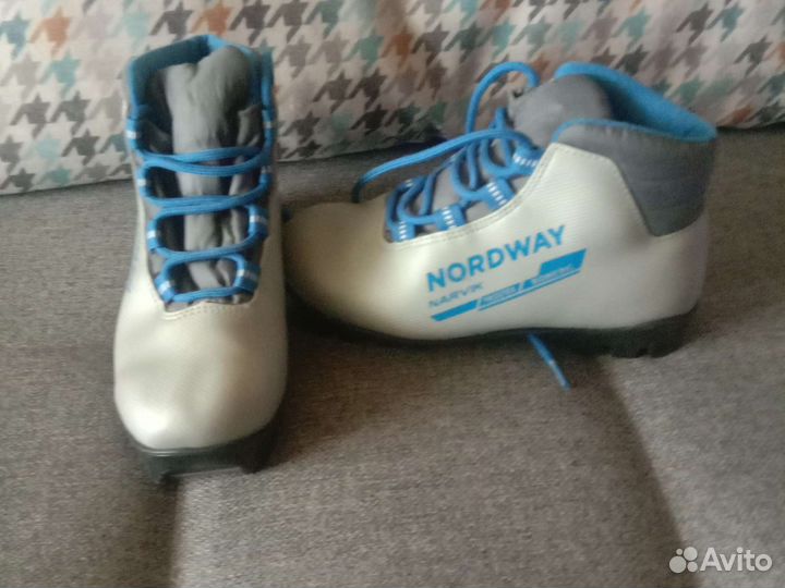 Лыжные ботинки