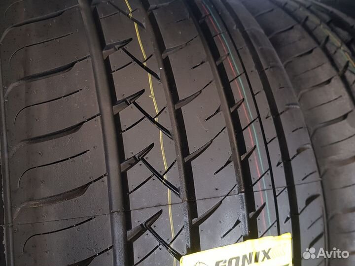 Sonix Prime UHP 08 255/35 R19