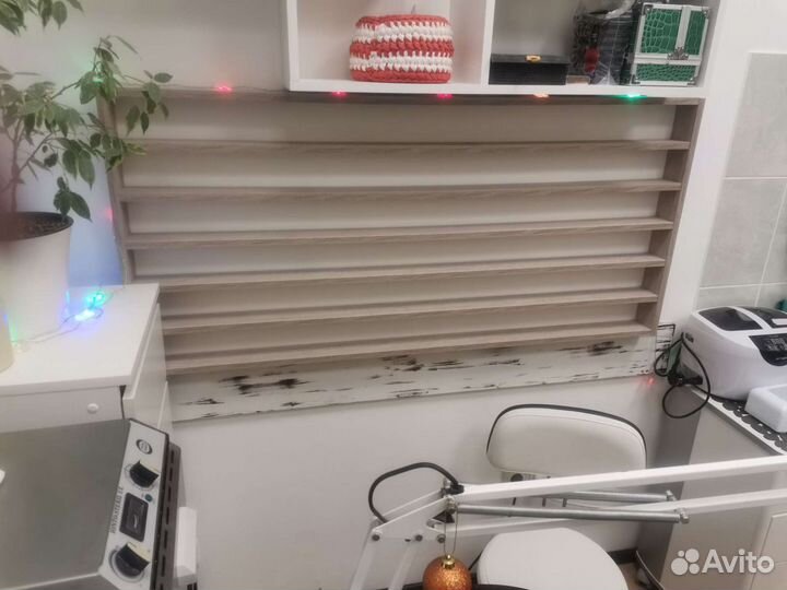 Полки стеллажи для лаков