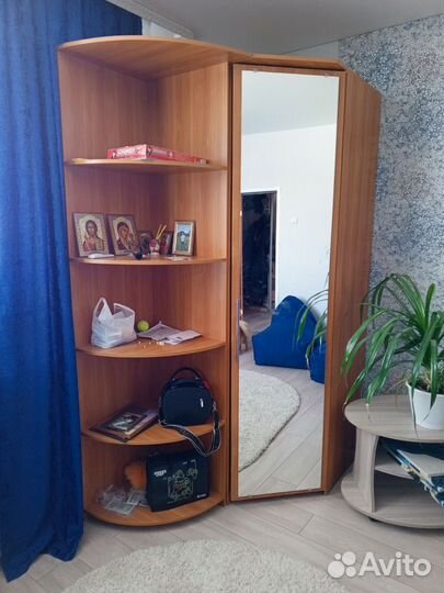 Угловой шкаф с зеркалом с консолью