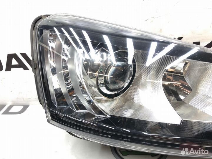 Фара правая Skoda Yeti