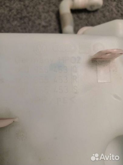 Бачок омывателя volkswagen caddy 2011