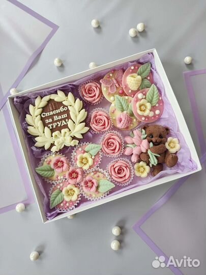 Фрукты и клубника в шоколаде