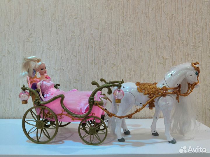 Карета с лошадью