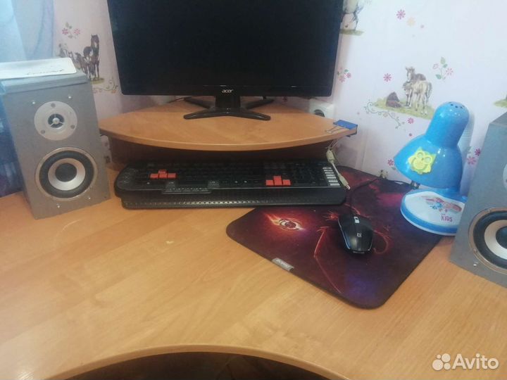 Компьютерный стол