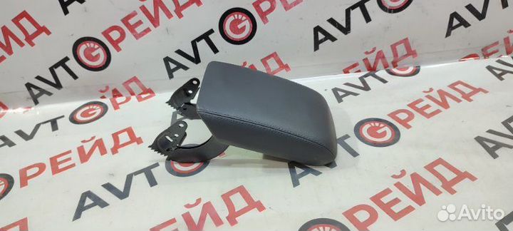 Подлокотник Audi A5 8T cdnc 05.06.2014