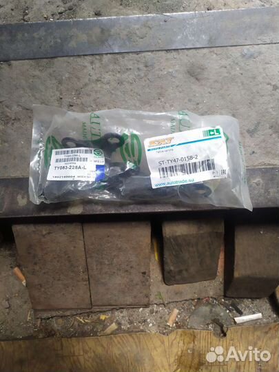 Петли капота авенсис