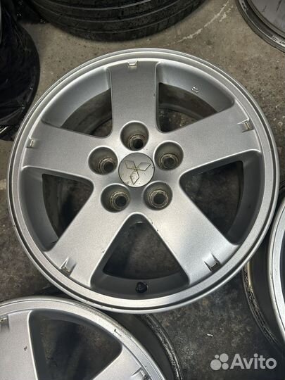 Mitsubishi outlander R16