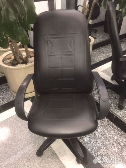 Кресло кожаное офисное