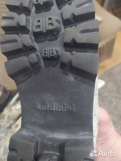 Зимняя обувь женская 39 и 40,по стельке 25.25.5