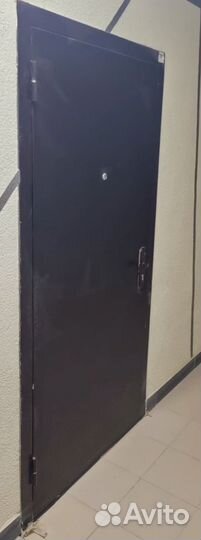 Дверь входная металлическая от застройщика