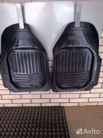 Коврики в салон автомобильные.Универсальные