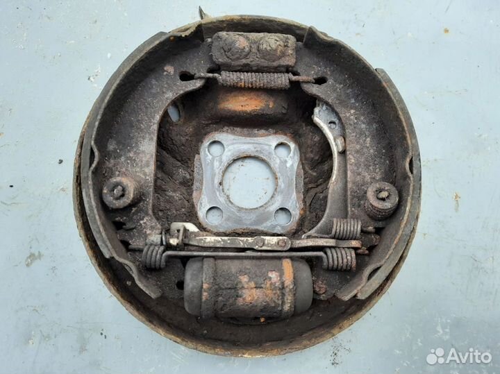 Щит тормозной задний левый Рено Логан