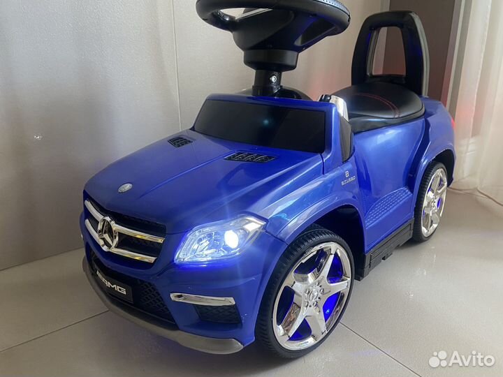 Машинка толокар с ручкой