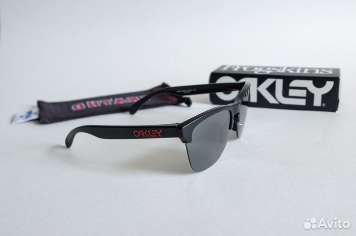 Очки Oakley Frogskins Lite