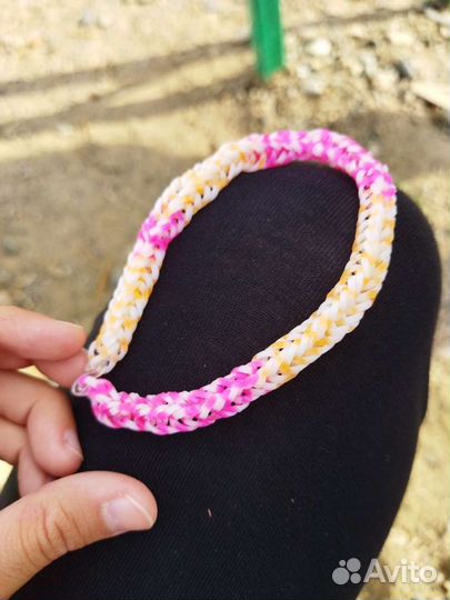 Чокер из резинок (ожерелье)