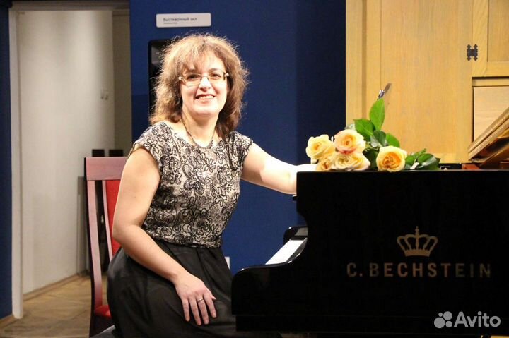 Репетитор по игре на фортепиано