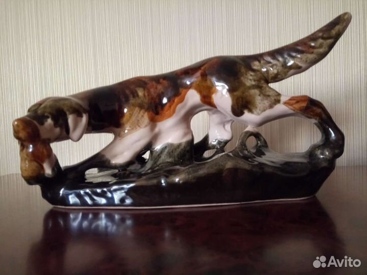 Васильковская майолика. Охотничья собака с дичью