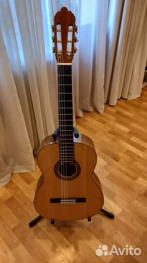 Продам классическую мастеровую гитару