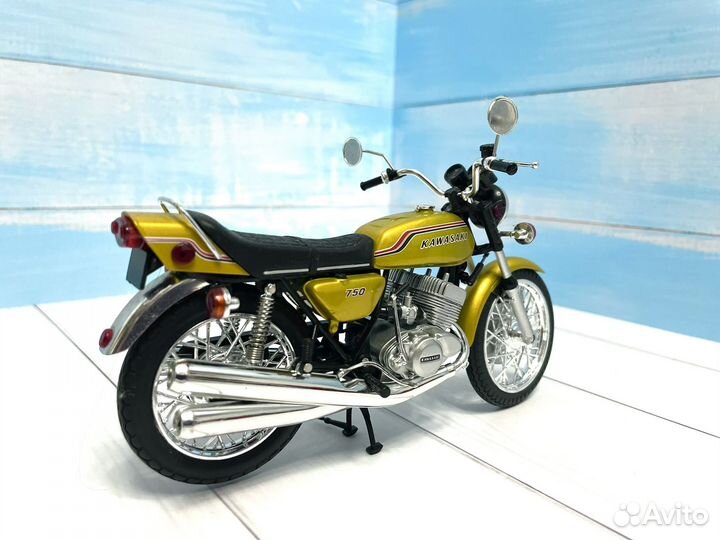 Модель Kawasaki 750SS Mach VI 1:12 Aoshima