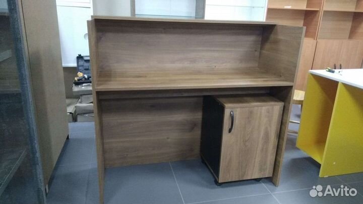 Новые Ресепшен с выкатной тумбой в Наличии