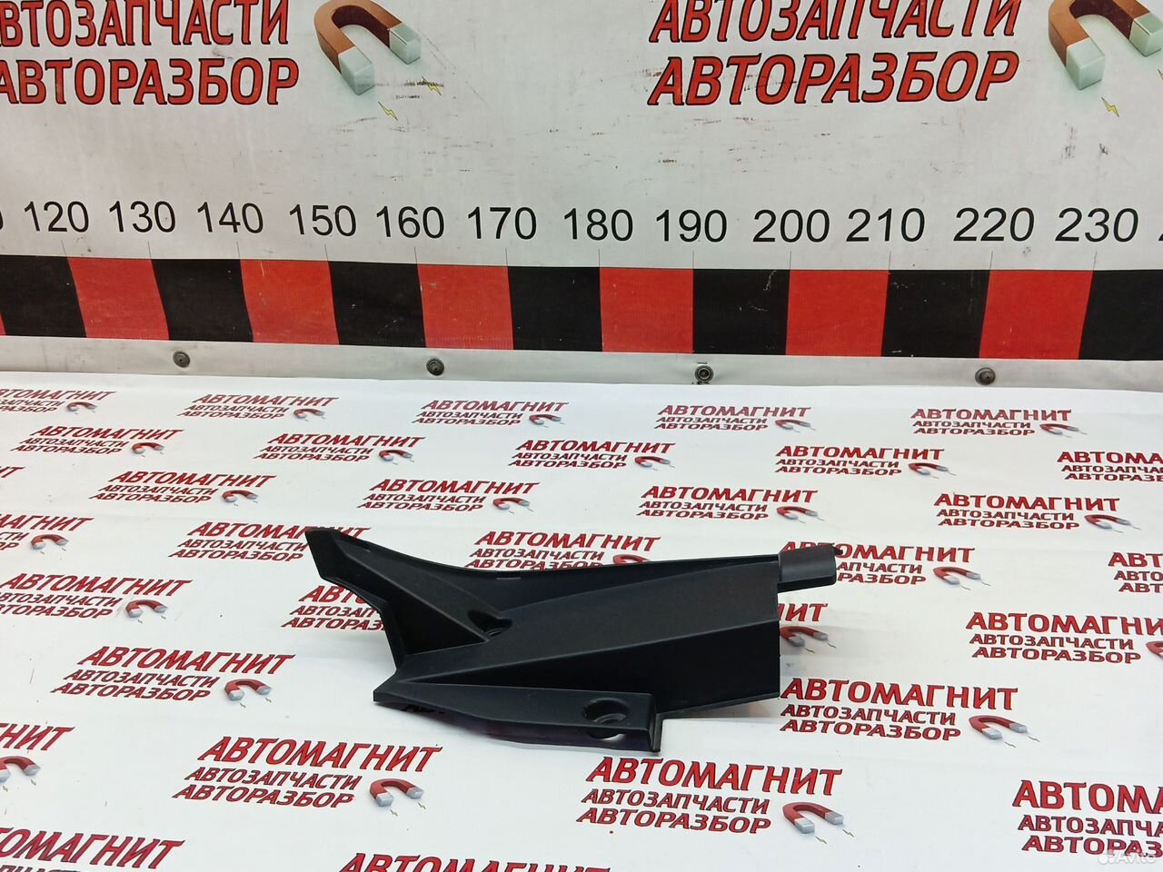 Накладка петли капота левая Voyah Dream