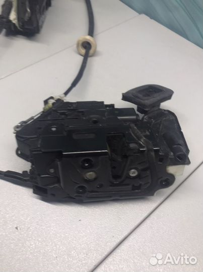 Замок двери Фольксваген Гольф 6