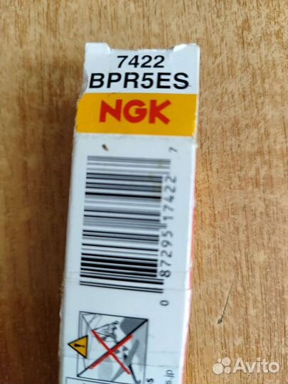 Новая свеча зажигания NGK 7422 BPR5ES