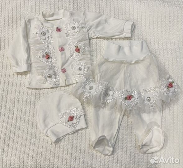 Комплект на выписку для девочки