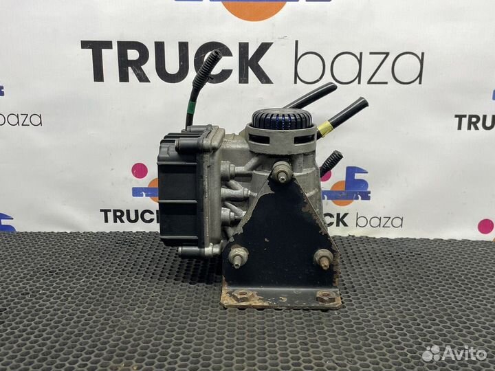 4802040320 Кран управления тормозами прицепа