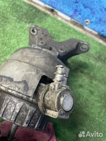 Подушка двигателя правая Audi A6 C6 CCA 2009