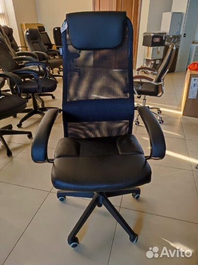 Офисное кресло