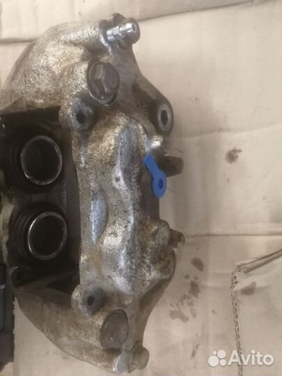 Левый суппорт Паджеро