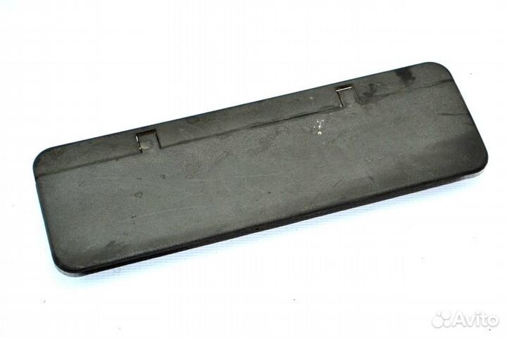 Маленькая деталь торпеды volvo FH12 1-seeria (01.9