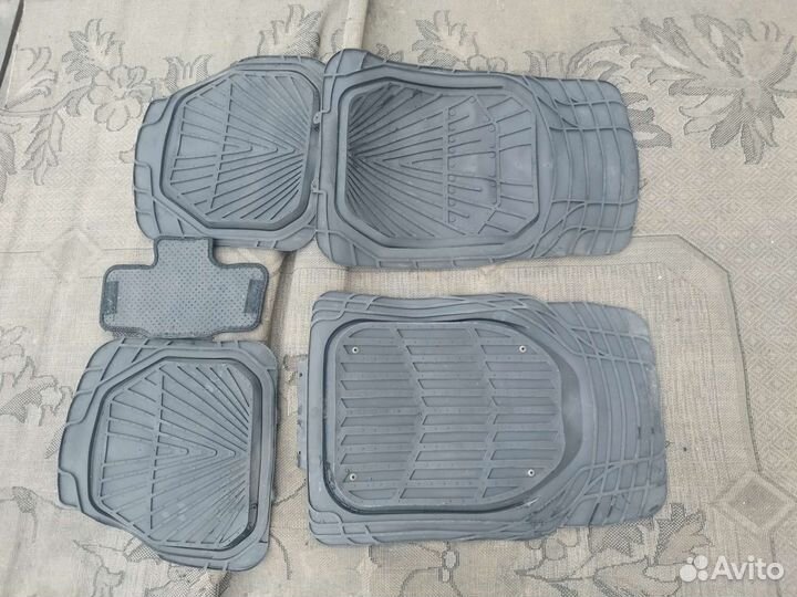 Автомобильные коврики универсальные