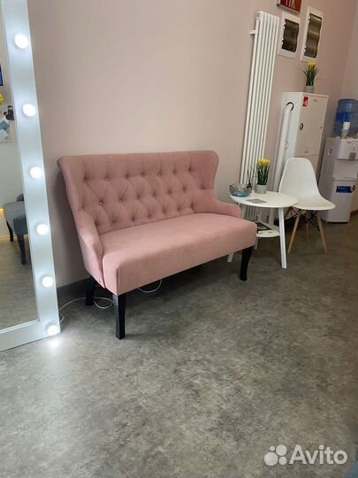 Диван в кафе